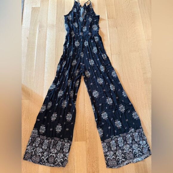 SO Navy and White Halter Jumpsuit with Wide-Leg Design - Picture 4 of 6